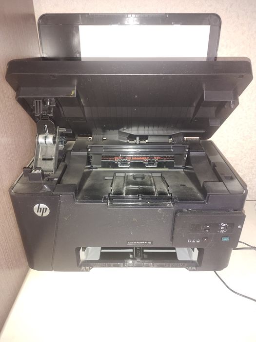 Принтор hp в хорошем состоянии.