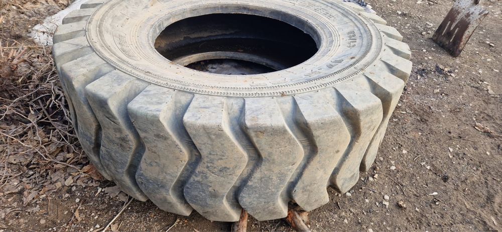 Продам шину на погрузчик