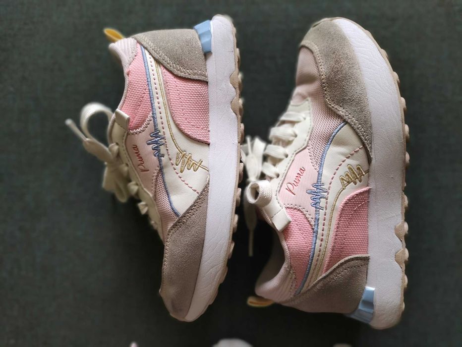 Încălțăminte fata: adidași Puma 34, Nike 32, sandale Skechers 29,