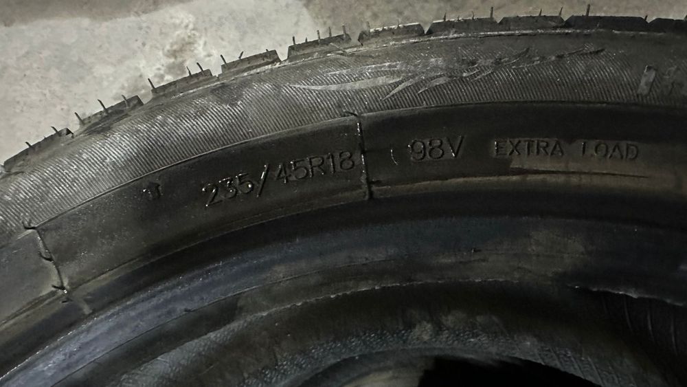Продам шины 235/45/18