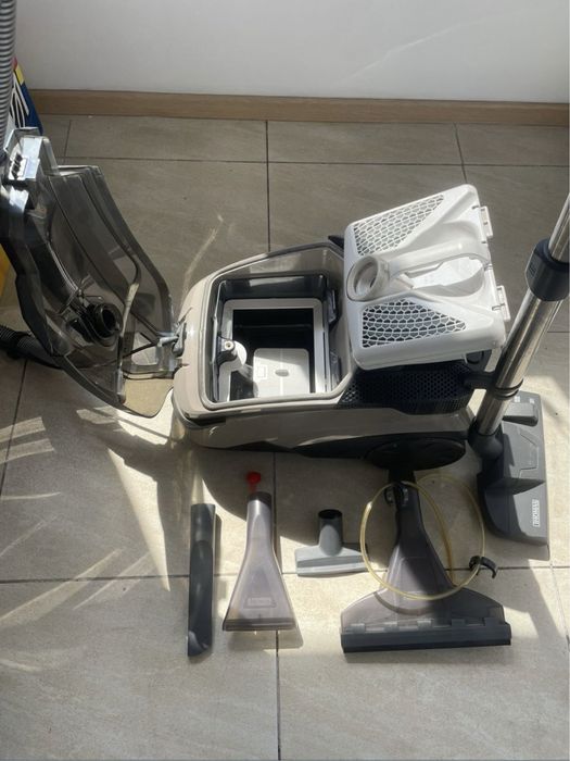 Продам пылесос моющий