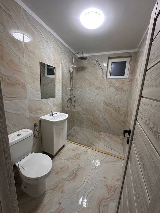 Închiriez apartament cu curte în Lumina, cu garantie o luna