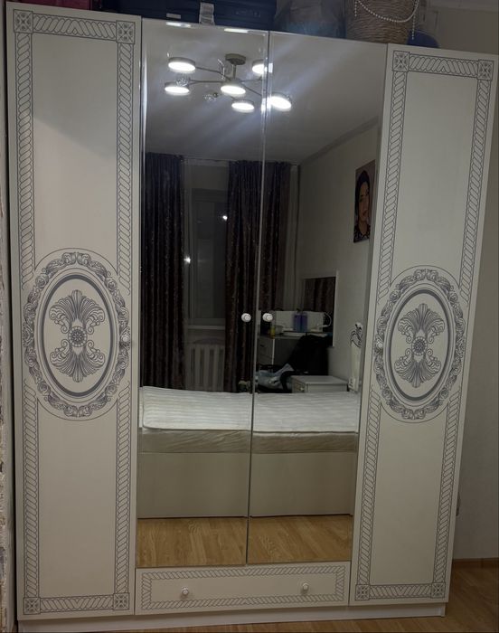 Продам спальный гарнитур