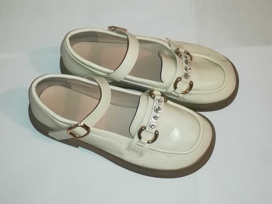 продается детская обувь