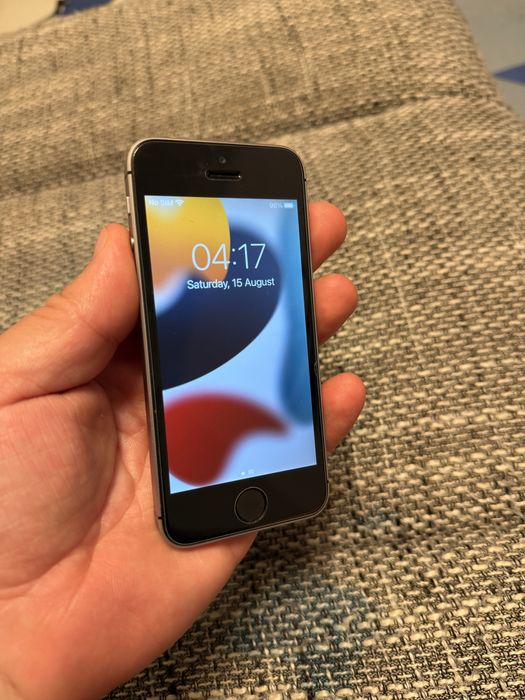 Iphone 5 SE gray 32 gb 84 % baterie impecabil