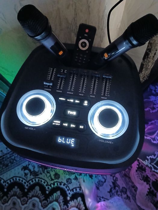 X bass колонка продаётся срочно новый  пульт  зарядка микрофон 2 есть