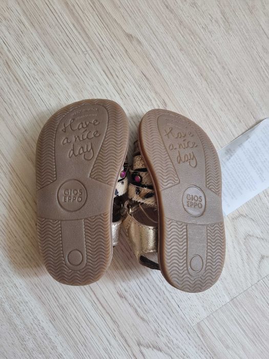 Детски нови сандалки естествена кожа Gioseppo