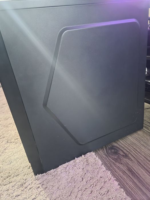 Sistem desktop PC+monitor+boxe