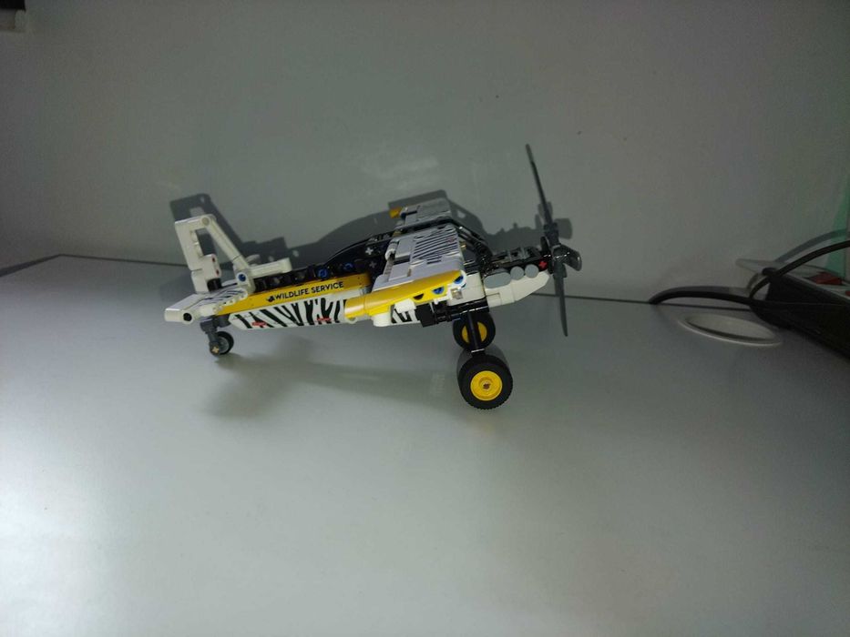 De vânzare diferite seturi LEGO TEHNIC (construite), aproape toate au instrucțiunile originale