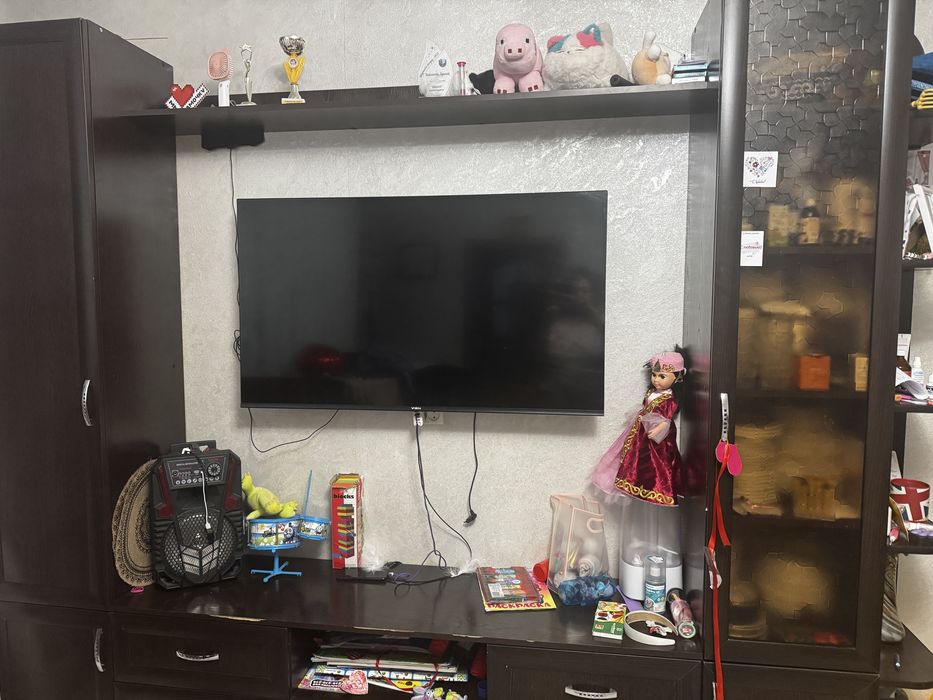 Прлдам стенку в гостиную 15000 тн