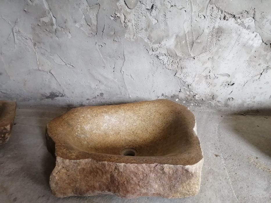 Раковина из камня