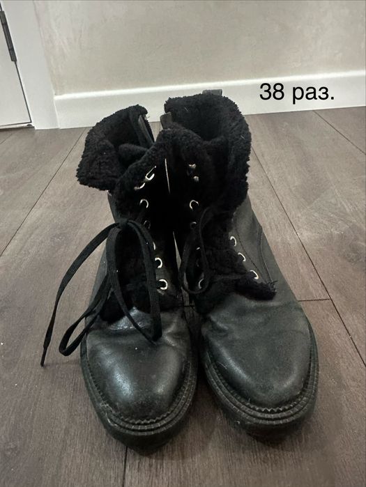 Отдам даром обувь