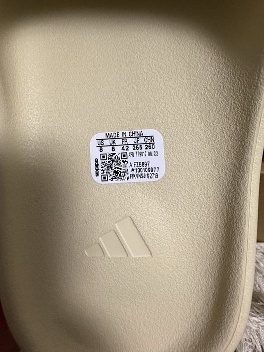 Yeezy Slides “Bone”