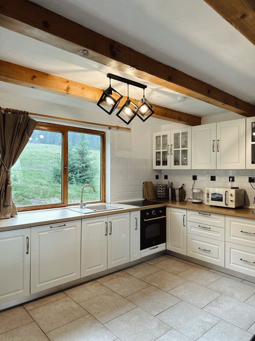 Cabana Muntii Apuseni, Cabana la munte