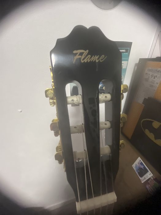 chitara clasica Flame cu Capo