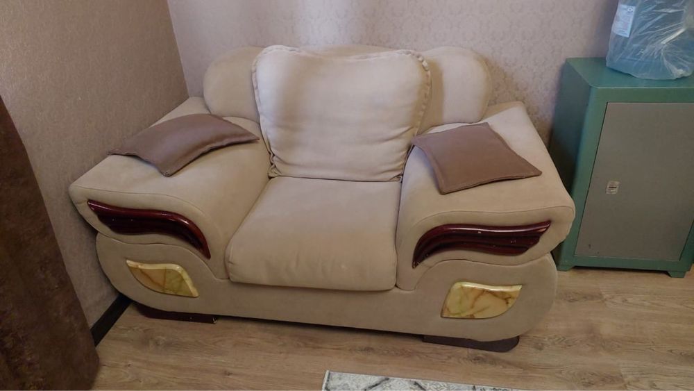 Продам диваны тройка широкие