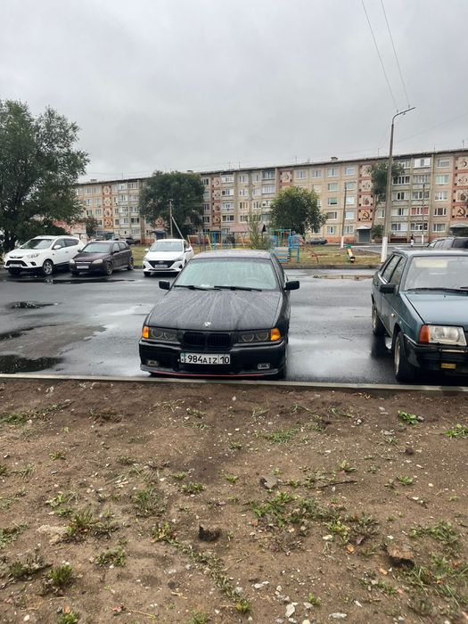 Продам машину BMW E36 (объем 1.8)