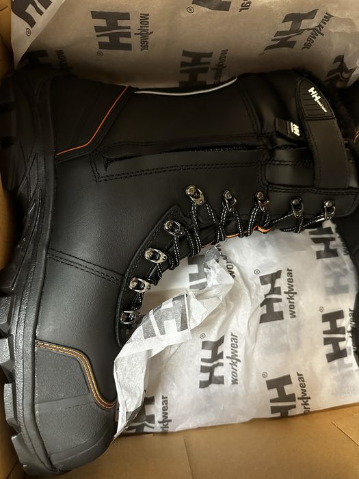 Bocanci protectie imblaniti Helly Hansen Chelsea Winterboot, S3