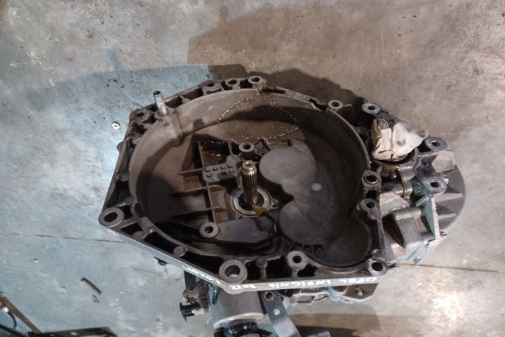 CUTIE DE VITEZE COD M32 Opel Insignia A