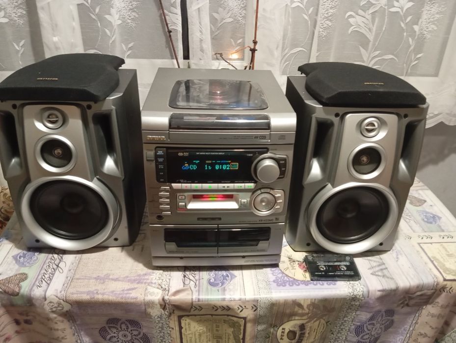 Ретро уредба Aiwa XR H33MD  работи отлично