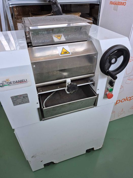 Машина за рафиниране и раздробяване