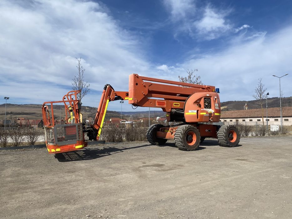 De inchiriat nacela cu brat 4x4 JLG 450 AJ