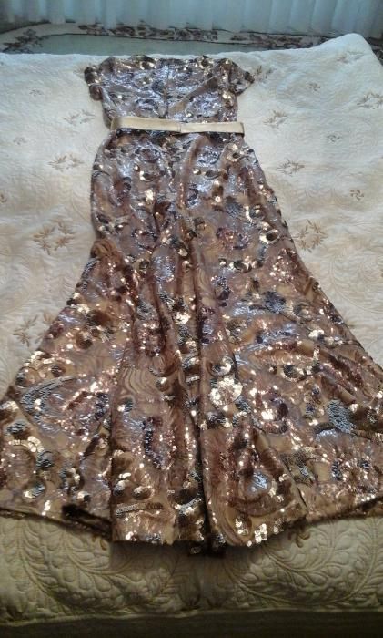 oferta-rochie lunga de ocazie din paiete aurii -tina raiciu-REDUCERE
