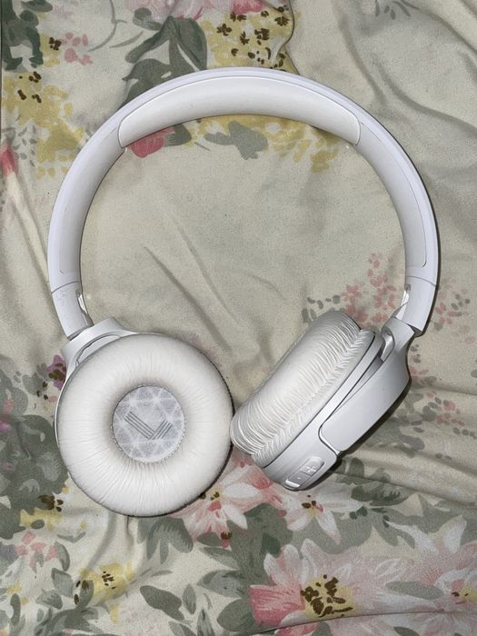 Наушники JBL ,отличные