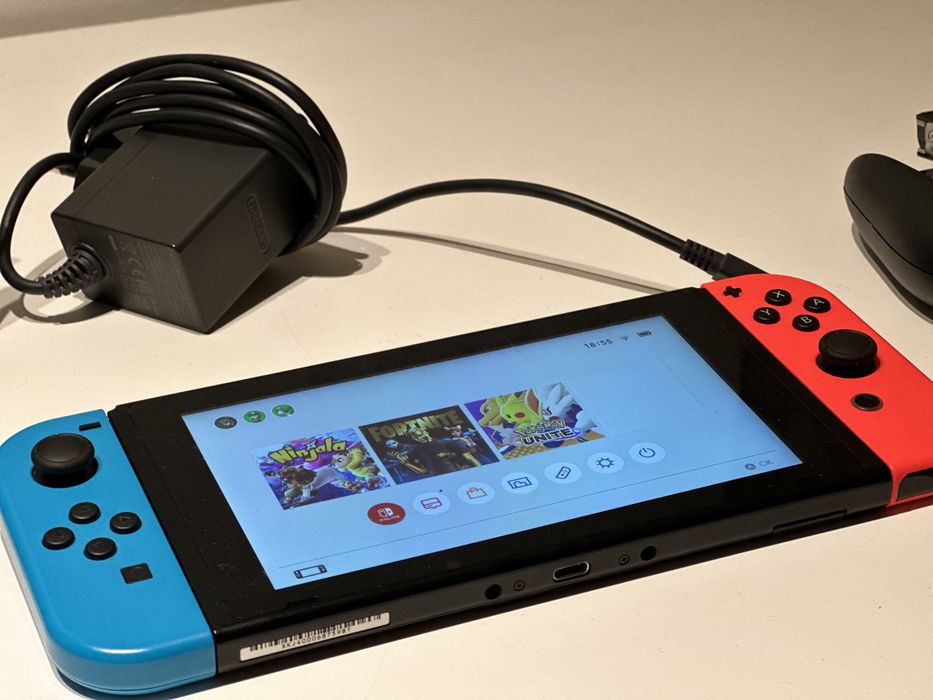 Nintendo Switch. Stare impecabila,folosit foarte putin.