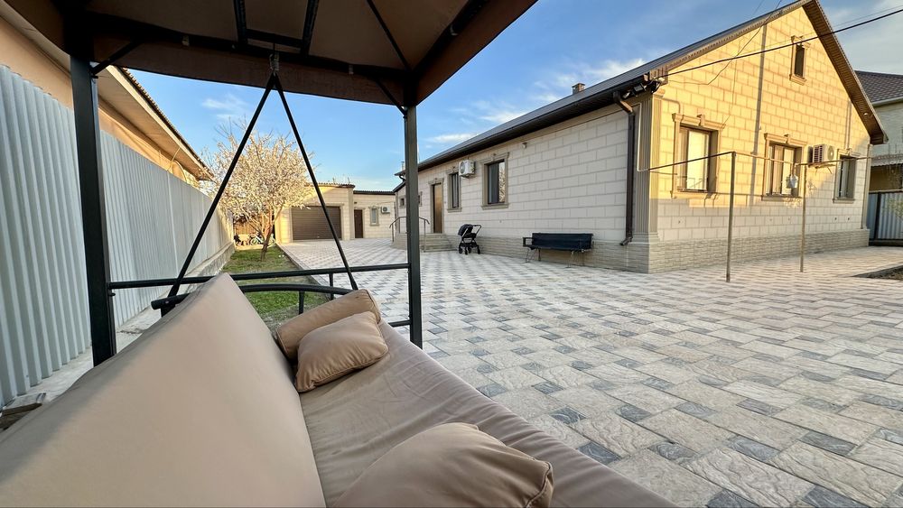 Продам дом с гаражем и времянкой