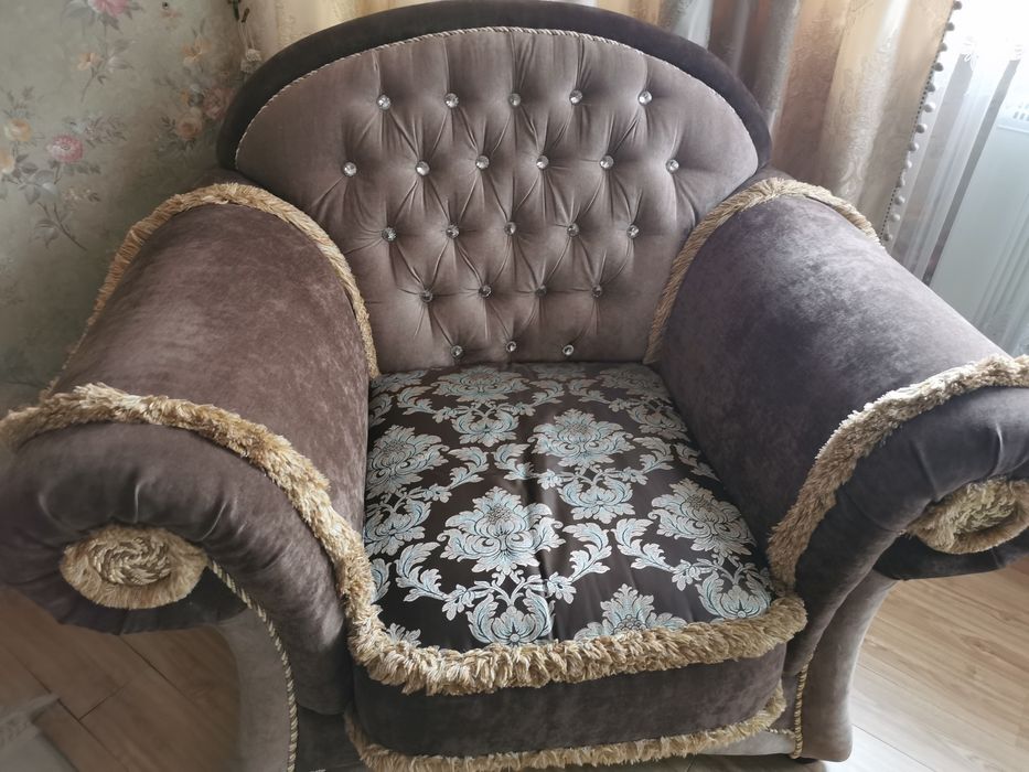 Продам комплект мягкой мебели