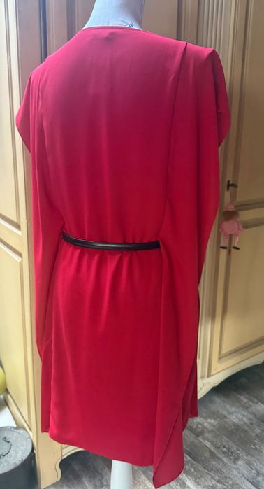 Rochie rosie midi, maneci