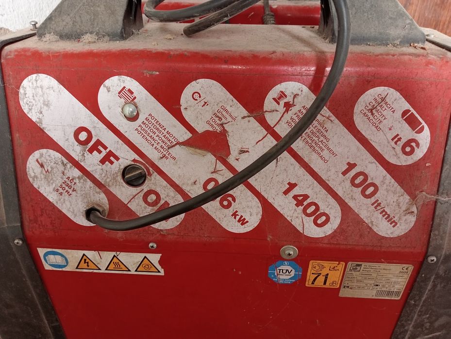 Продам компрессор два