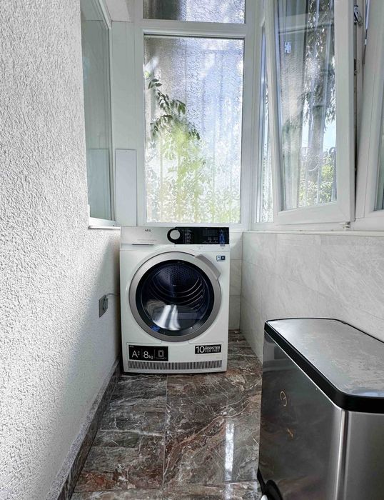 Дава се под наем Двустаен апартамент в София, Зона Б-18 - 90 кв.м за 1200 € - Снимка #1