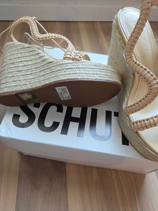 Сандали SCHUTZ-чисто нови
