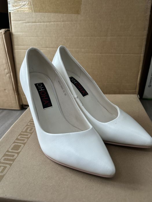 Белые туфли 33р (большемерят)