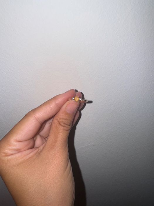 Златен пръстен с камък цирконии