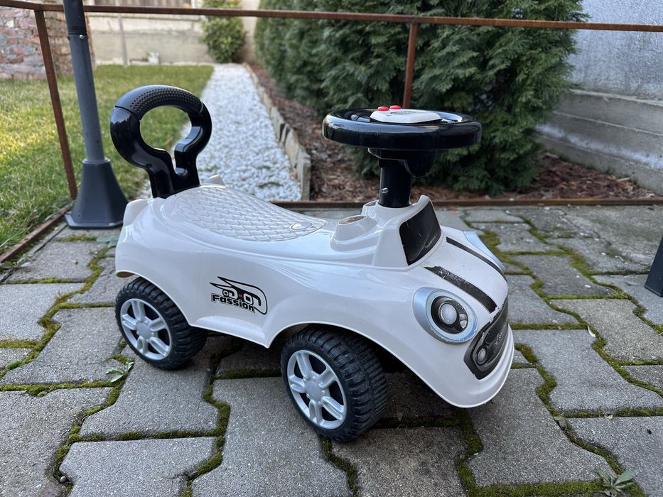 Малка детска кола музикална