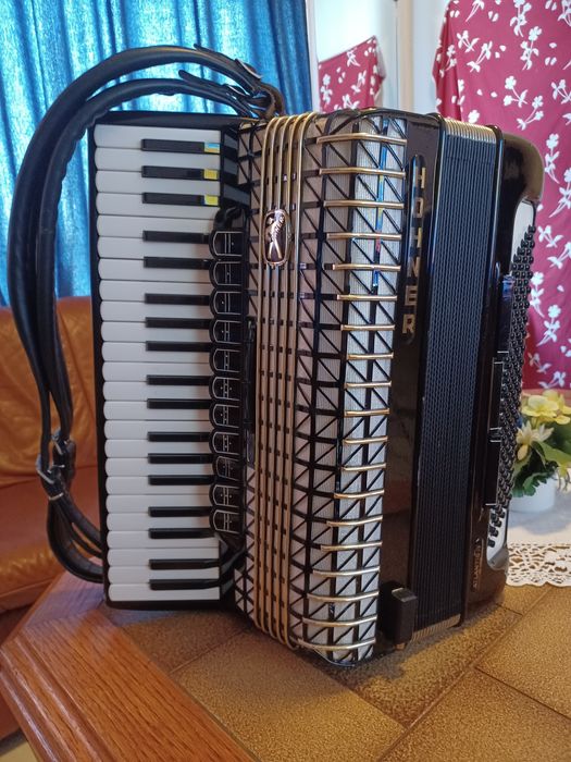 Vând acordeon hohner