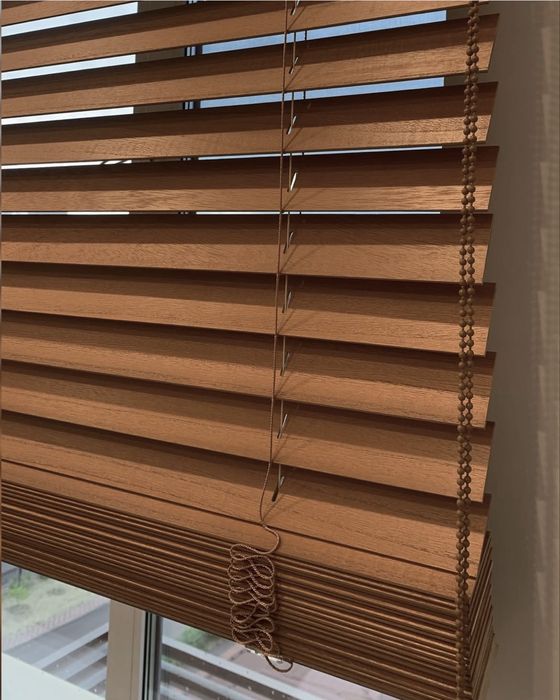 Деревянные жалюзи. Роллшторы Black-out день-ночь на окна