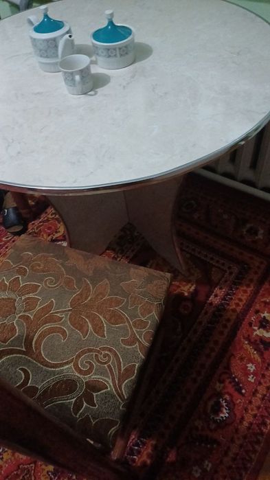Продается Стол и 4 стула