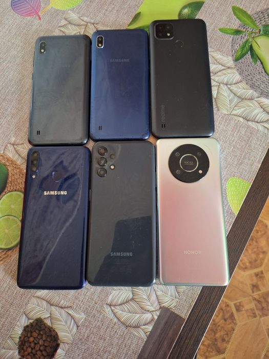 Vand telephone .pentru piese