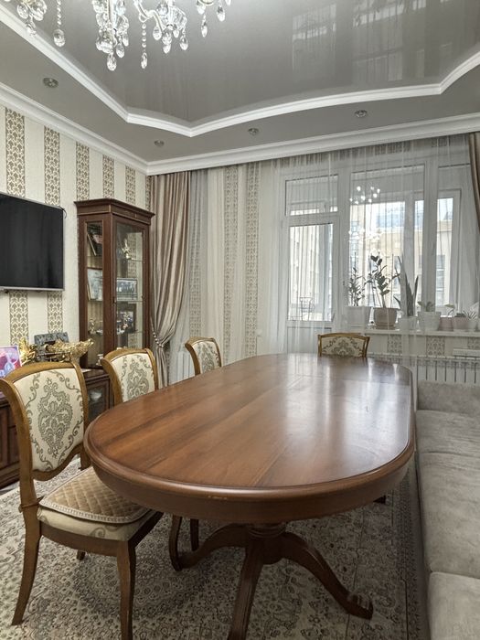 Стол со стульями