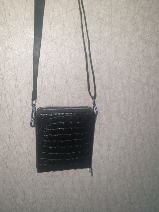 Продам новую барсетку .