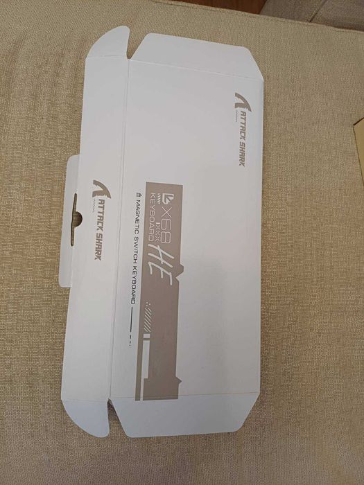 Продавам механична клавиатура Attack Shark X68 HE – почти нова, в отлично състояние! Идва с два кабела! Всичко работи перфектно!