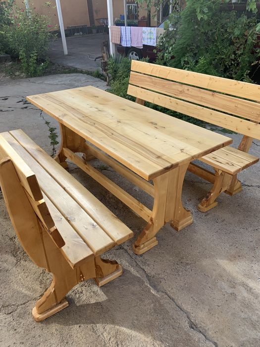 Стол скамейка дом Сад