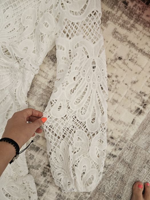 Дантелена бяла рокля