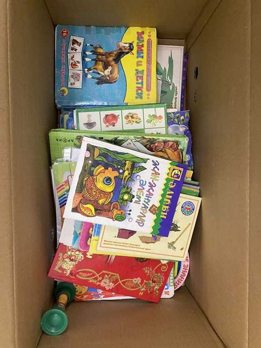 Книги и развивашки для детей