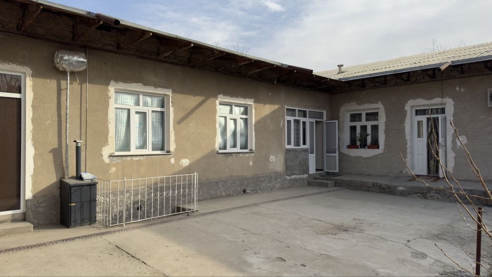 Продаётся дом, в центре города.