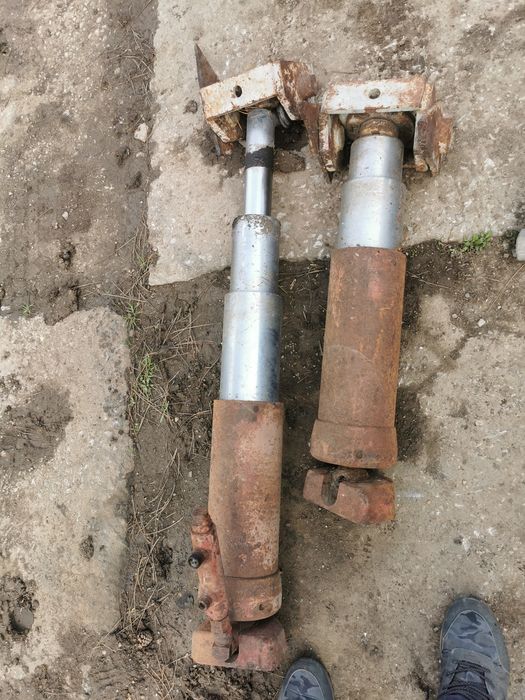 Хидравлични цилиндри